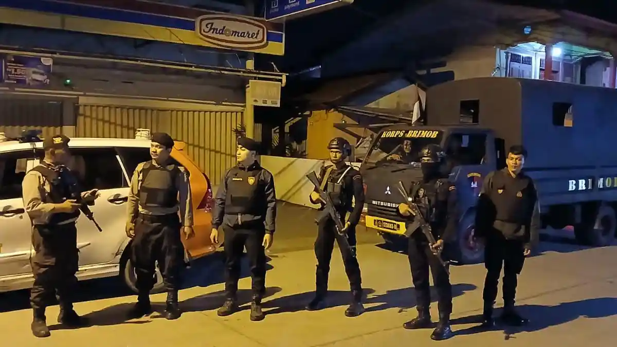 Sat Brimob Polda Sumut Sisir Lokasi Rawan Kejahatan di Wilayah Belawan Sekitar Malam Sampai Subuh