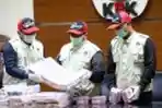 kpk-gelar-barang-bukti-ott-kemenpora-dan-koni_20181219_224951.jpg