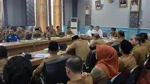 Bupati-Bengkulu-Tengah-Kumpulkan-Seluruh-Kepala-OPD-Target-PAD-Tembus-Rp-50-Miliar.jpg