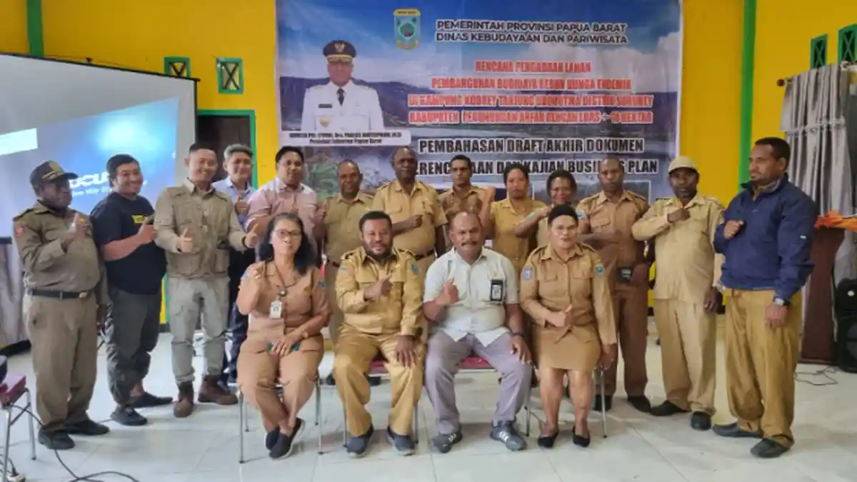 Disbudpar Papua Barat Serahkan Dokumen Akhir Pengadaan Lahan dan Bisnis Plan Kebun Bunga di Pegaf
