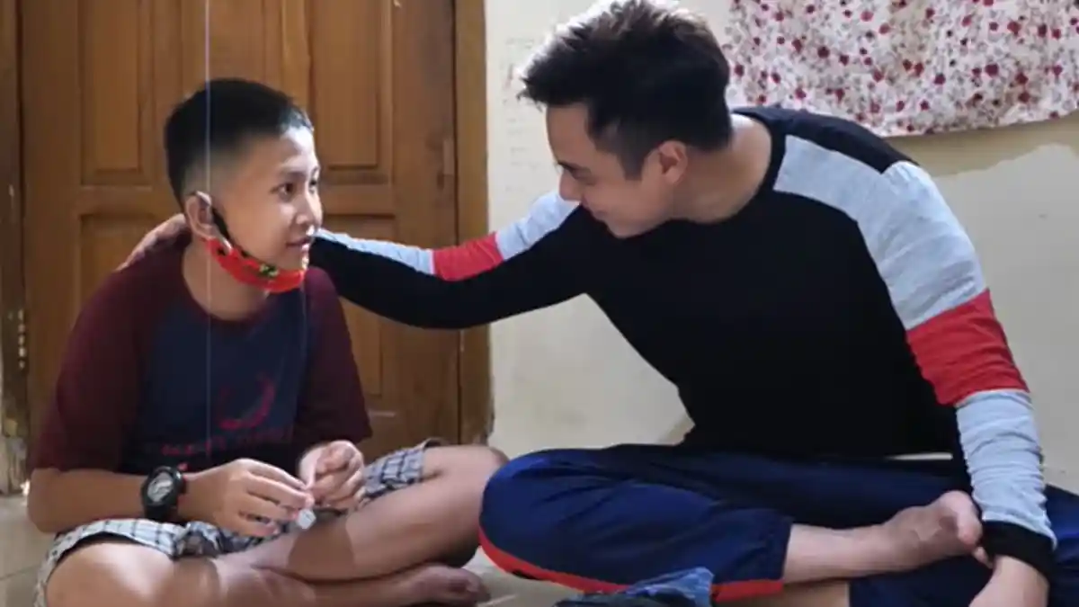 Bertemu Gilang Bocah Viral, Baim Wong Nangis dan Langsung Tawarkan Pekerjaan : Kerja Jadi Artis !