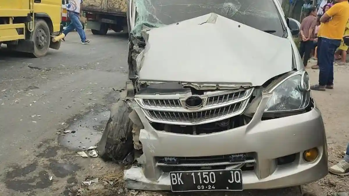 Tabrakan Beruntun di Jalinsum Medan-Sidikalang, Libatkan 3 Kendaraan, 2 di Antaranya Angkutan Umum