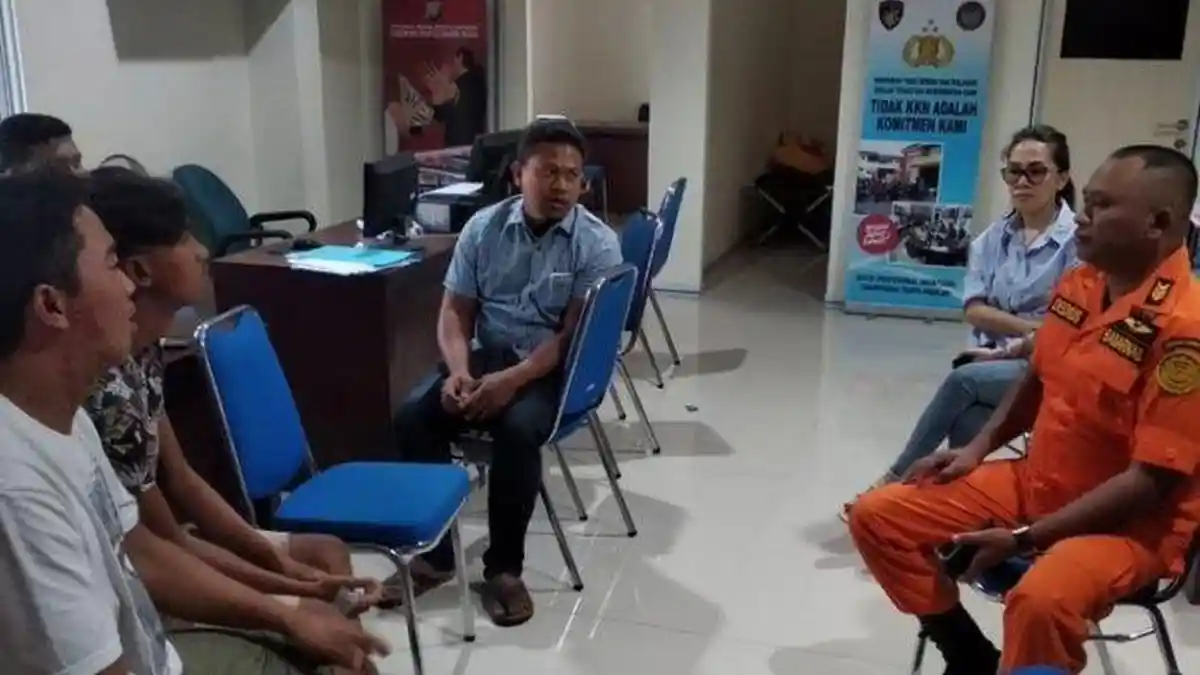 Terombang-ambing di Selat Singapura, 2 ABK Speedboat Diselamatkan