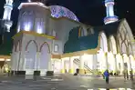 suasana-malam-islamic-center-ntb-tarawih.jpg