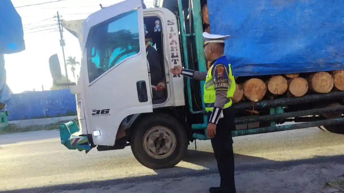 Jelang Penindakan Hukum, Polres Siantar Sosialisasikan Kendaraan Over Load dan Dimension