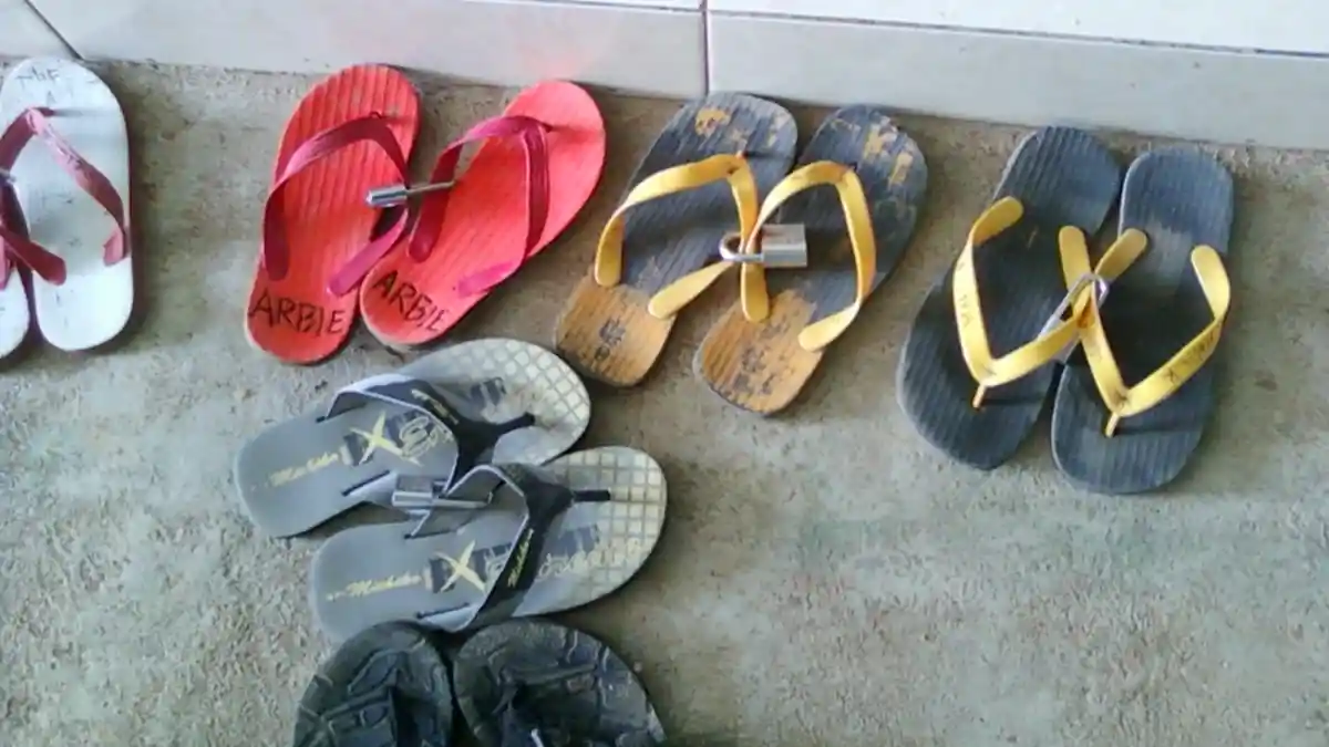 Balita di Bekasi Sebulan Makan Lima Pasang Sandal, Jika Dilarang Langsung Mengamuk