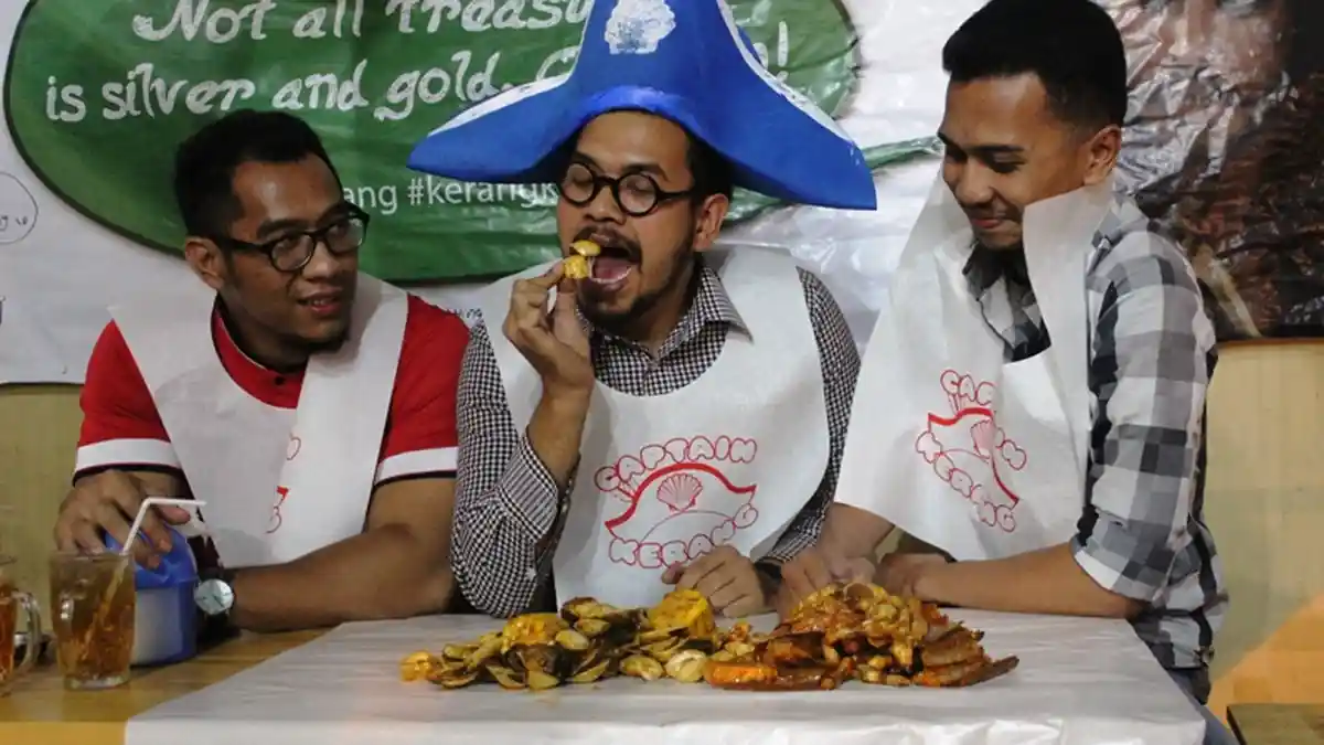 Makan Kerang Kiloan di Captain Kerang Mantap Serunya, Rasanya Dijamin Nambah