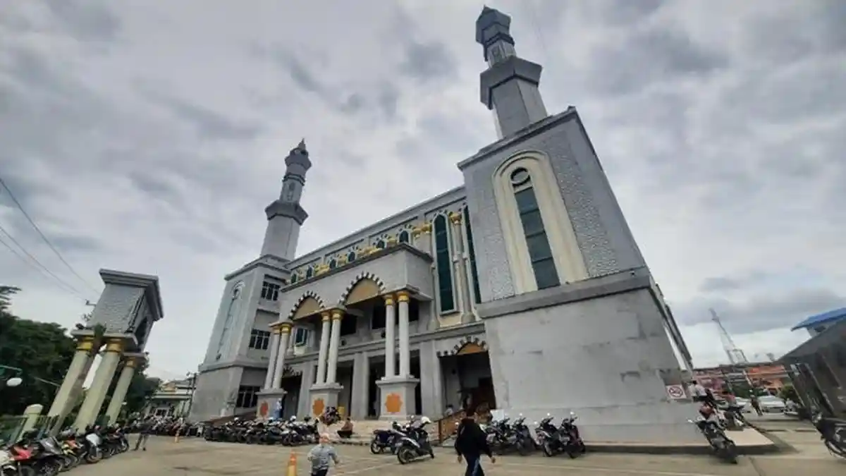 Bacaan Niat Sholat Dzuhur Sendirian dan Berjamaah, Dilengkapi 4 Keutamaan Sholat Dzuhur