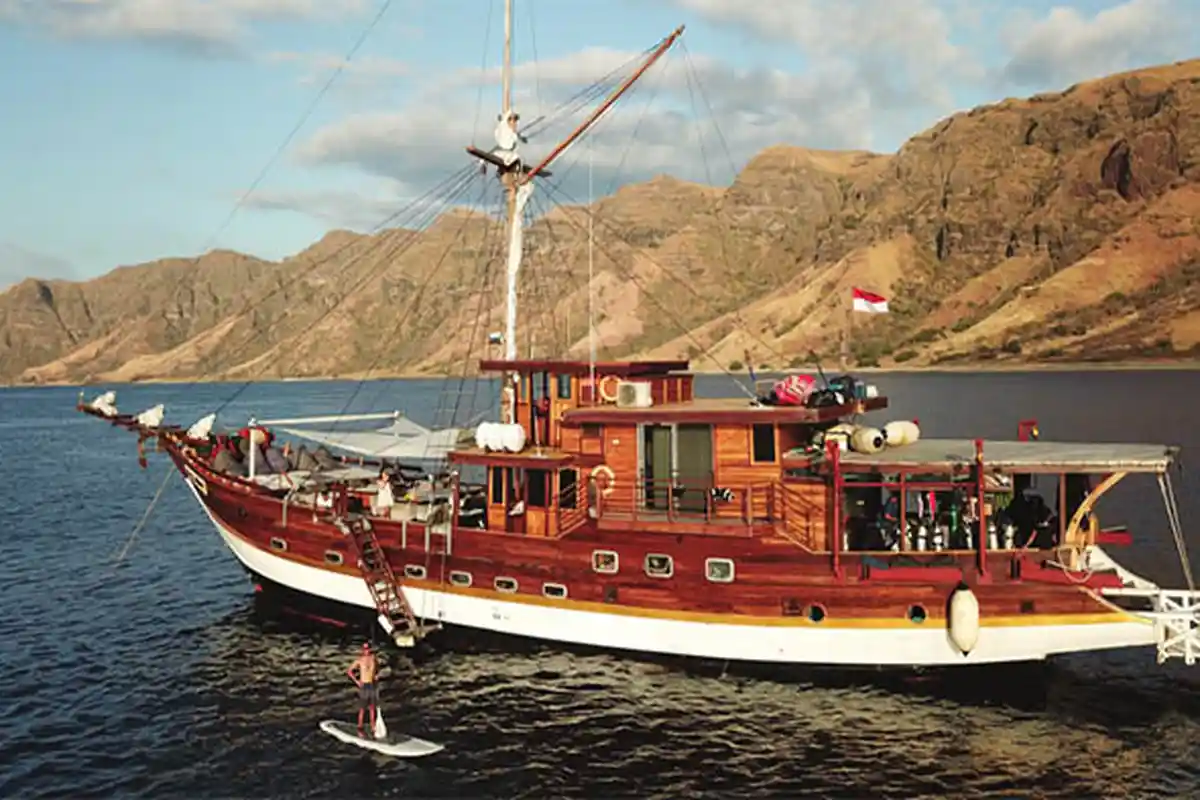 Wisata Labuan Bajo, Liburan dengan Sewa Kapal Phinisi Amaya Explorer, Ini Harga dan Fasilitas