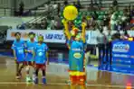 Aksi Jan Ethes Tanding Basket di Solo