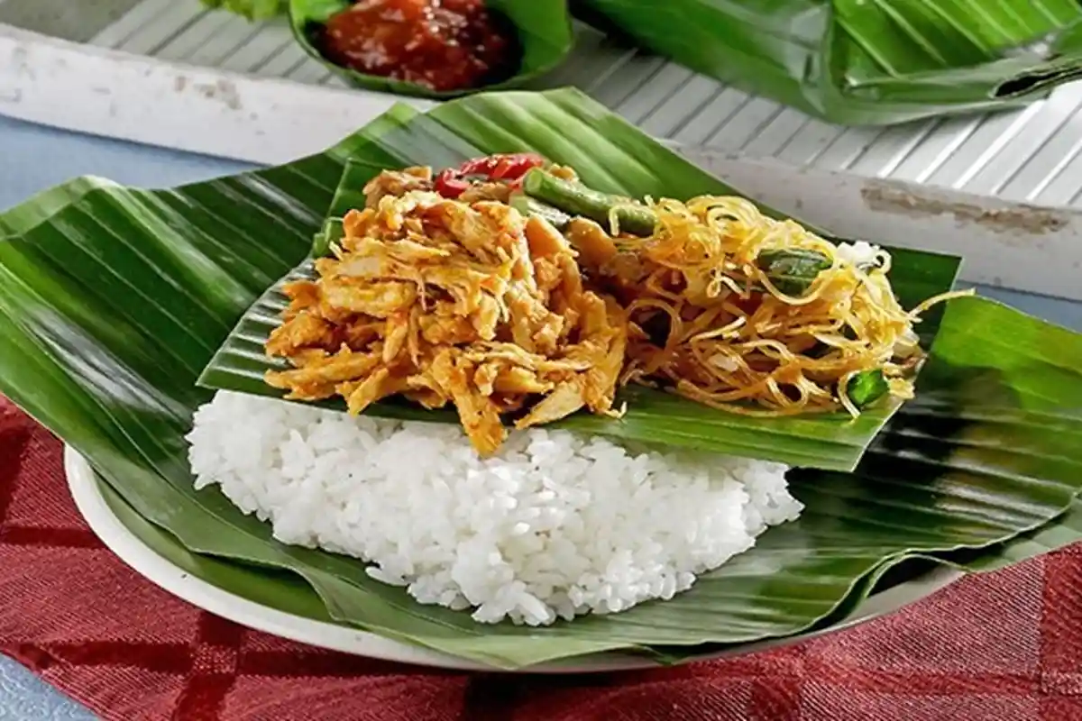Resep Menu Makan Siang Spesial: Nasi Ayam Suwir