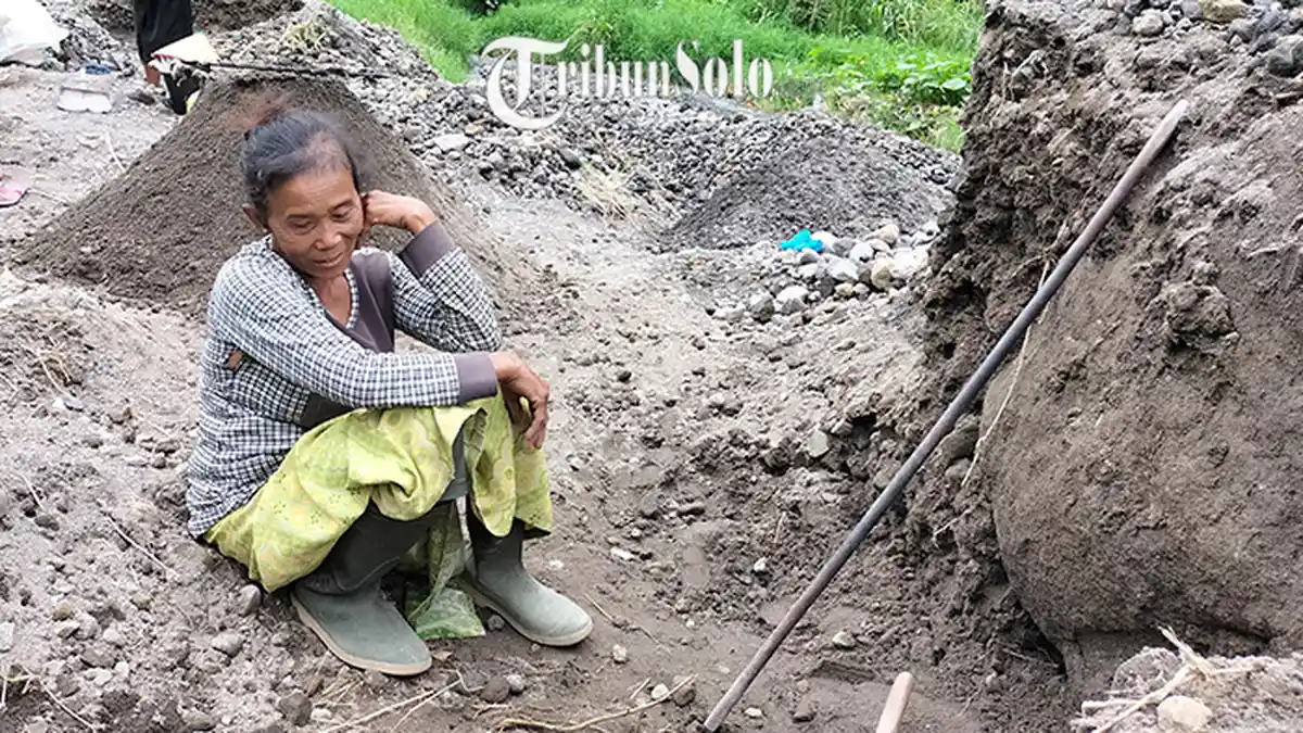 Kisah Sukani, Janda Penambang Pasir Manual Merapi: Ditinggal Pergi Suami saat Anaknya Masih Kecil