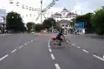 Ditutup sebagai Kawasan Tertib Physical Distancing, Jalan Darmo Surabaya Lengang