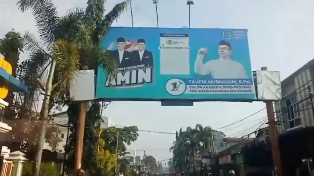 Satpol PP Pastikan Sumedang Sudah Bersih dari APK tapi Bilboard Capres Kok Masih Terpampang di Jalan