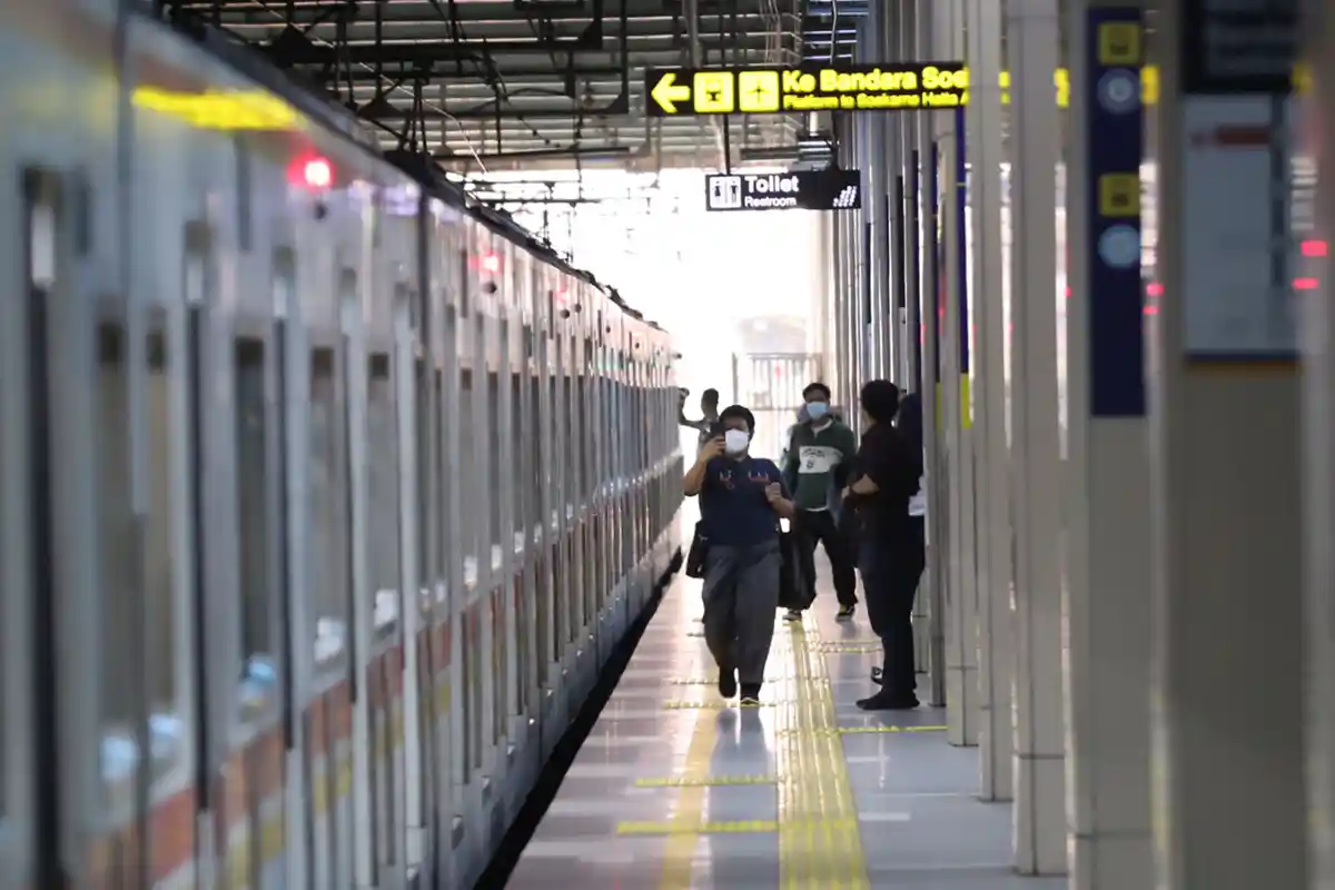 Mulai Hari Ini, Ada Denda bagi Penumpang Kereta yang Turun Lebih dari Stasiun Tujuan