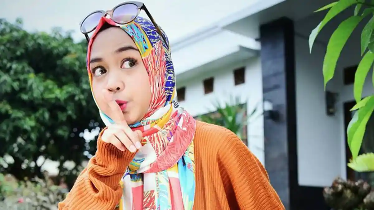 Aduh! Posting Foto Lagi Pose Begini di Jepang, Ria Ricis Sukses Bikin Ngilu Netizen