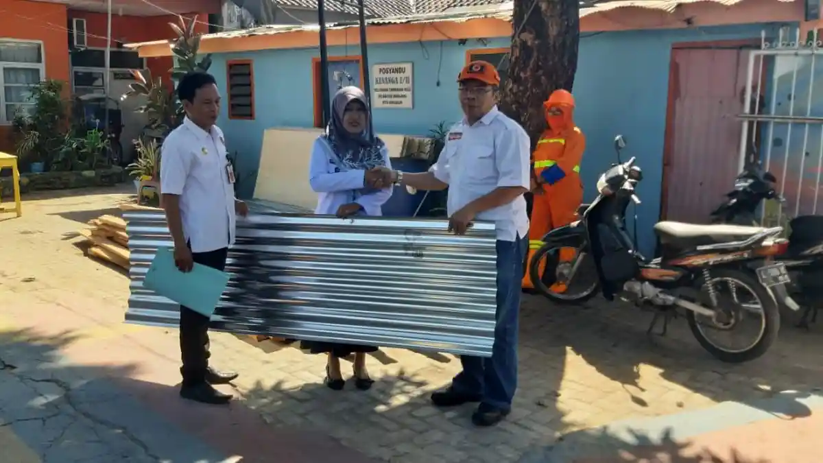 Bantu Korban Kebakaran Baji Pamai III, BPBD Makassar Salurkan Balok dan Seng