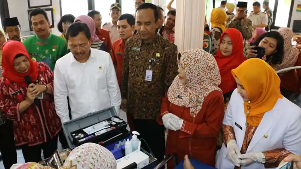 Kunjungi Puskesmas Driyorejo Gresik, Begini Pesan Menkes Terawan ke Pemkab