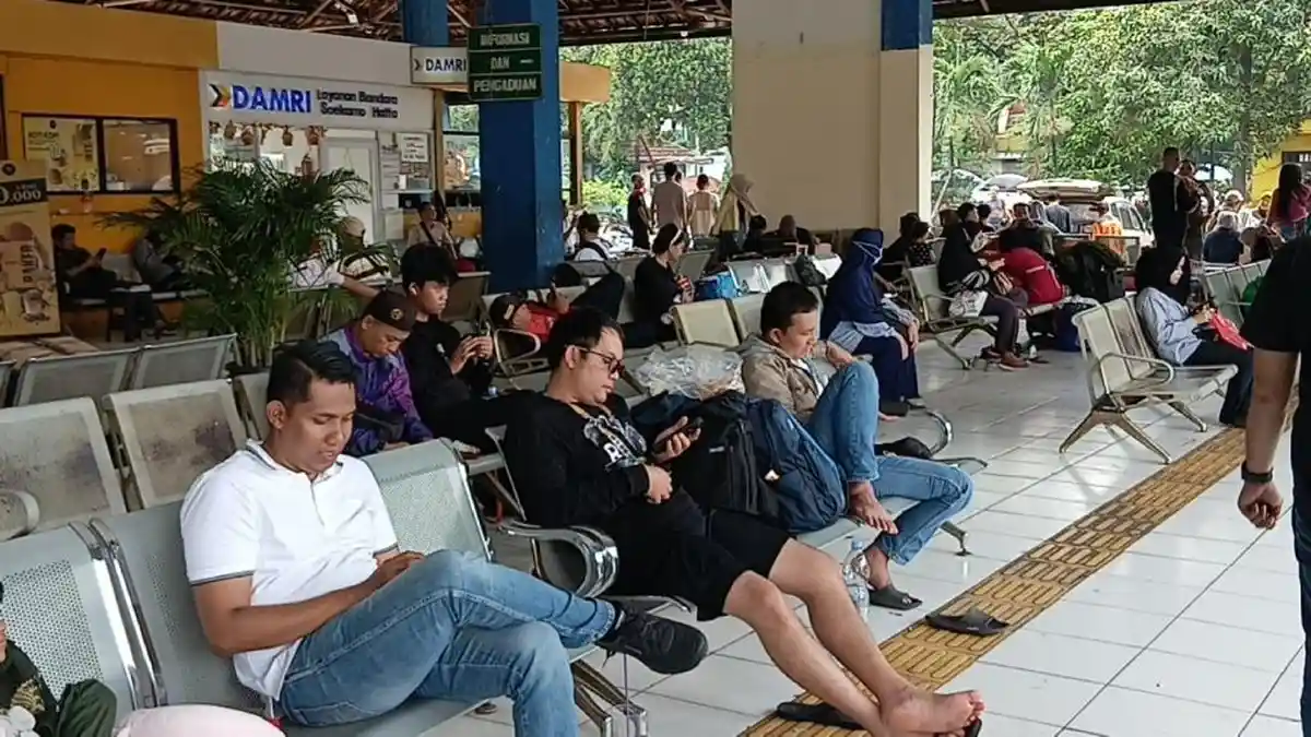 Libur Panjang Imlek, Terminal Kampung Rambutan Dipadati Penumpang Bus AKAP