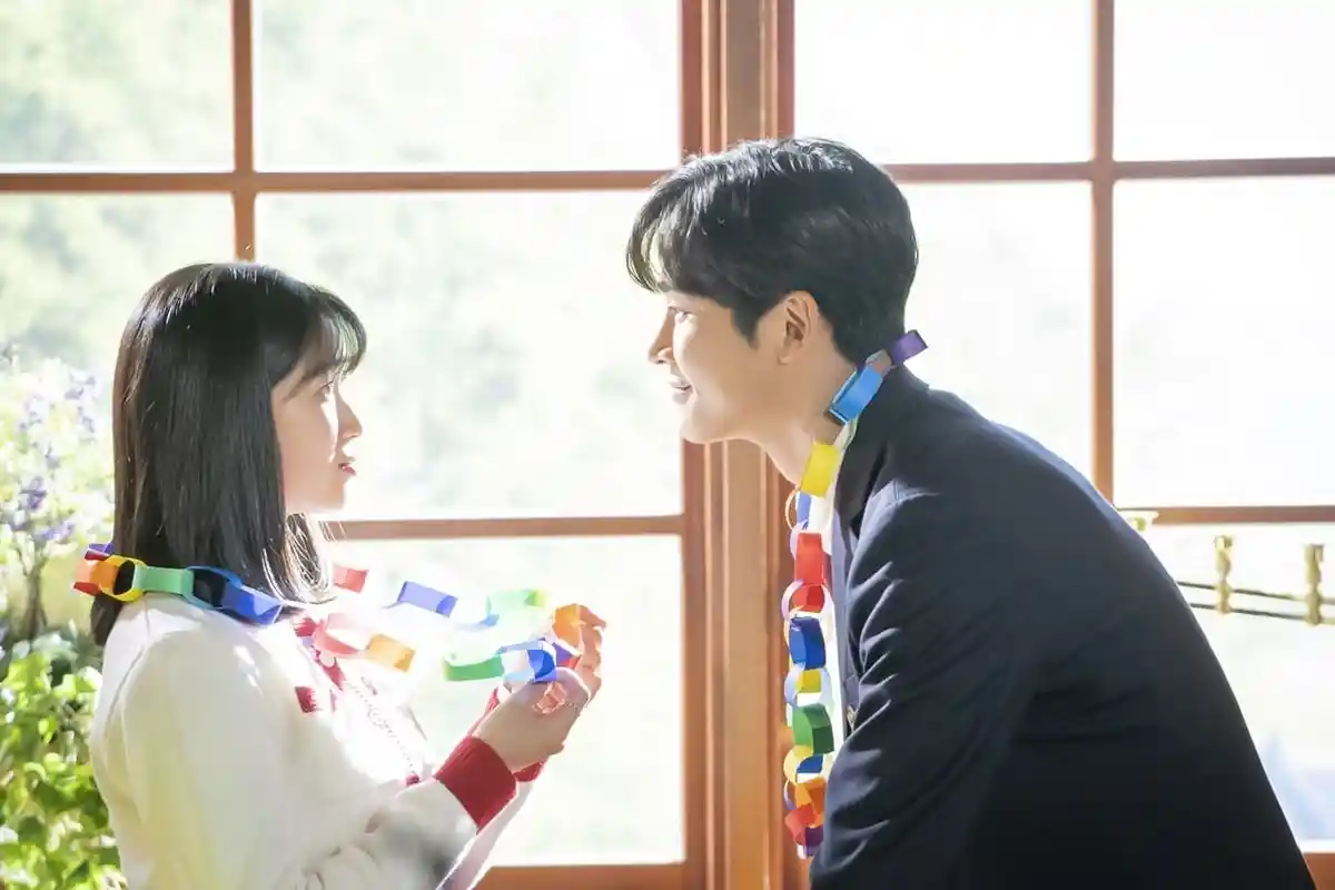 Extraordinary You Bagikan Foto Kelulusan Tanda Berakhirnya Drama, People with Flaws Siap Mengudara