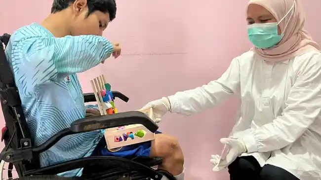 Perjuangan Adriyan Jalani Terapi Demi Menumbuhkan Asa Sembuh dari Kelumpuhan