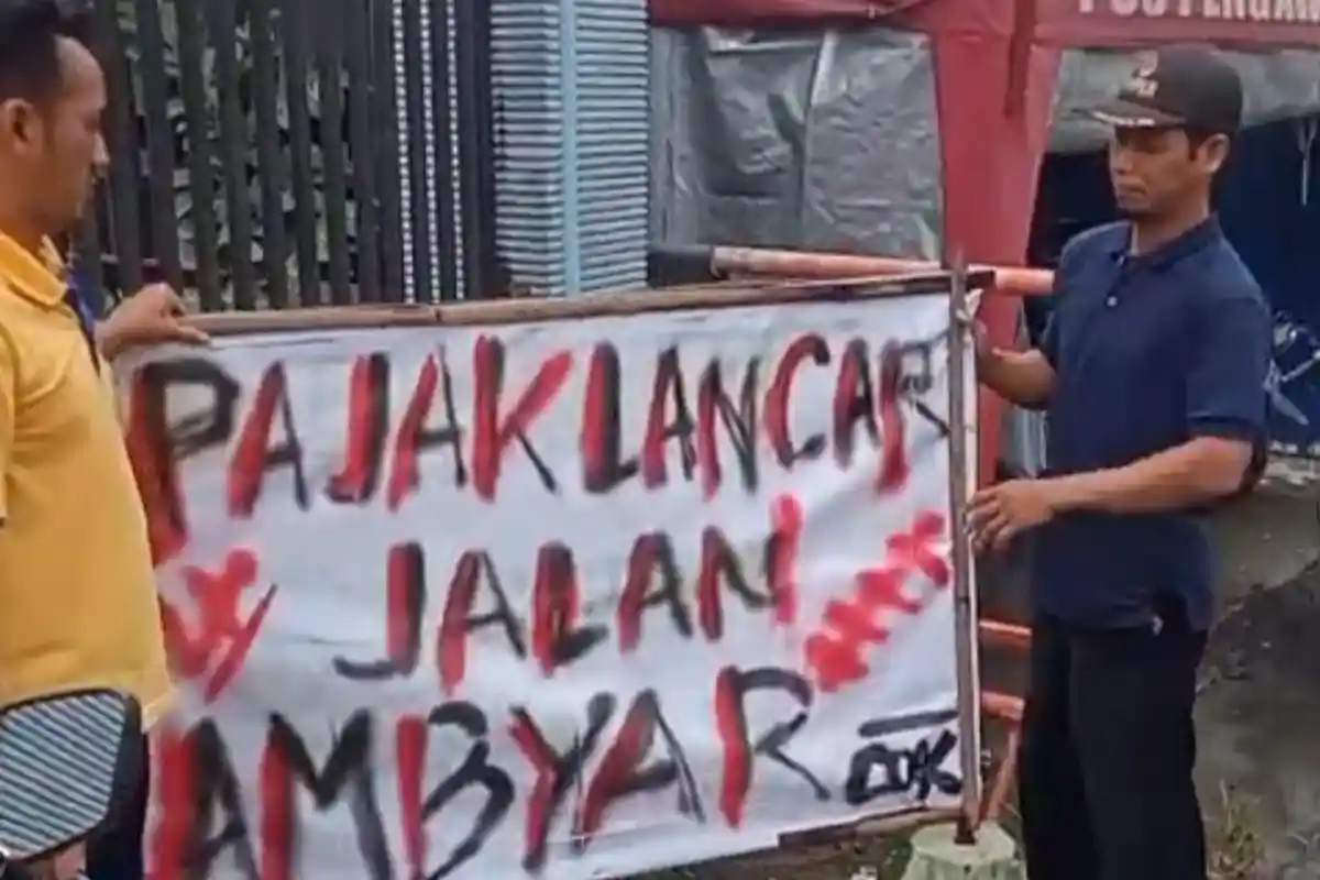 Warga Desa Candirejo Blitar Mulai Copot Poster Protes Jalan Rusak, Sudah Ada Tanda-tanda Perbaikan