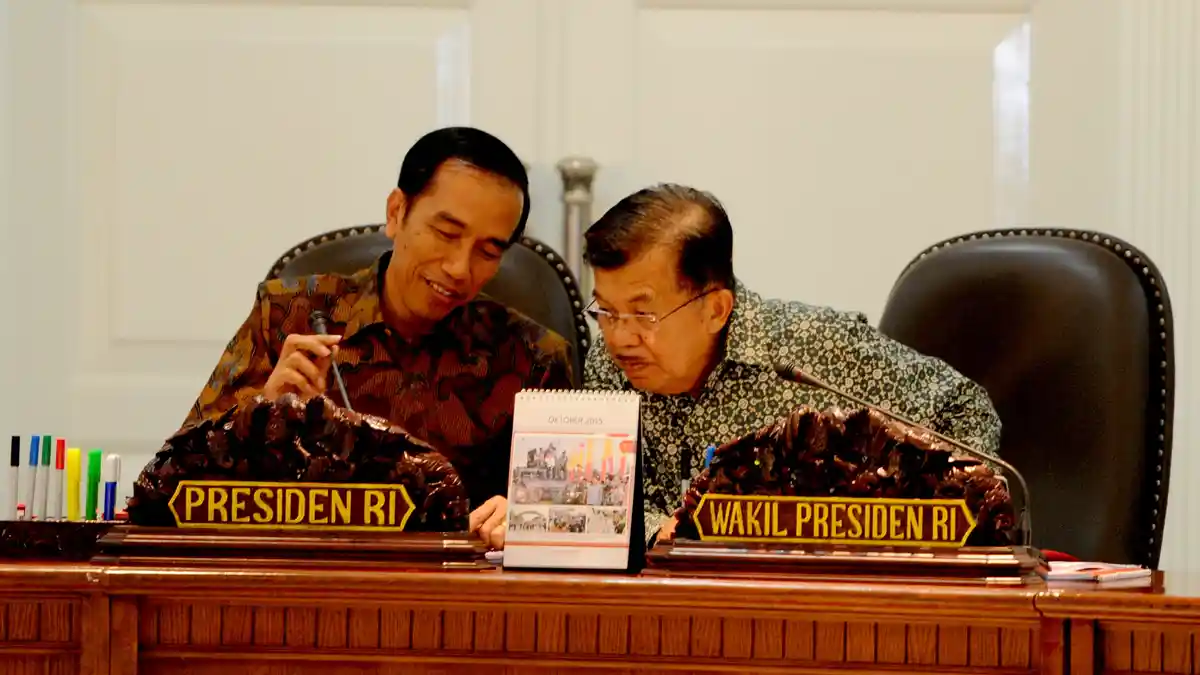 Publik Harap Jokowi-JK Tidak Terlalu Berkompromi dengan KIH di 2016