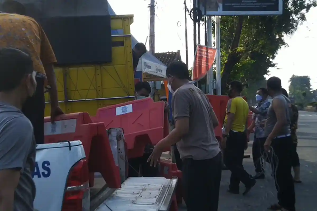 Exit Tol Pegandon Kendal Ditutup Total, Dua Lainnya Dijaga Polisi, Mulai Hari Ini Pukul 00.00