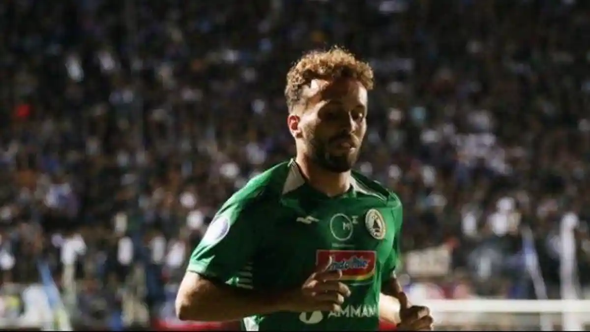 Respons Manajemen Persebaya Sikapi Rumor Ze Valente dan Paulo Victor untuk Ganti Vidal dan Junior