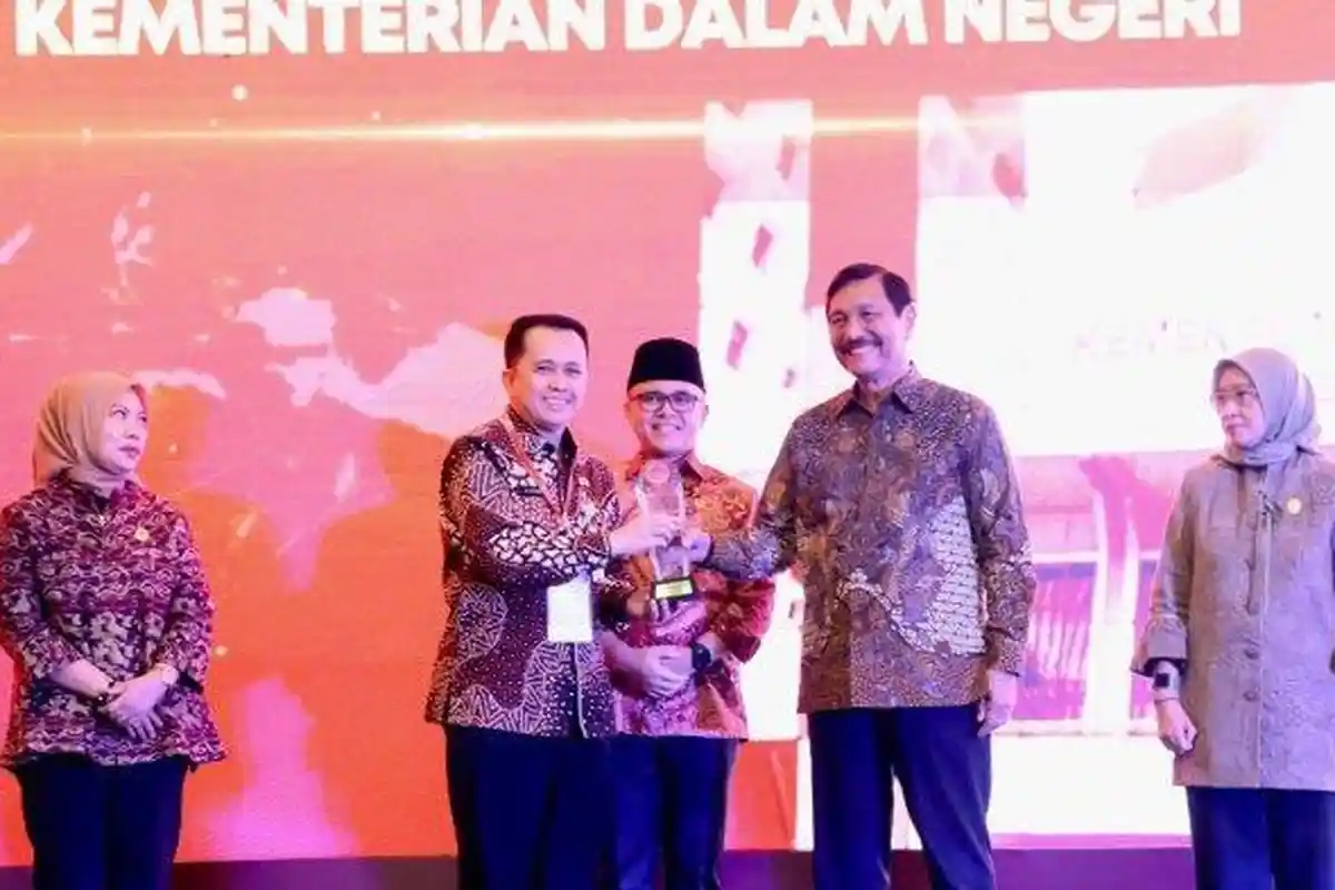Perkuat Kebijakan Sistem Pemerintahan Berbasis Elektronik, Kemendagri Raih Digital Government Award
