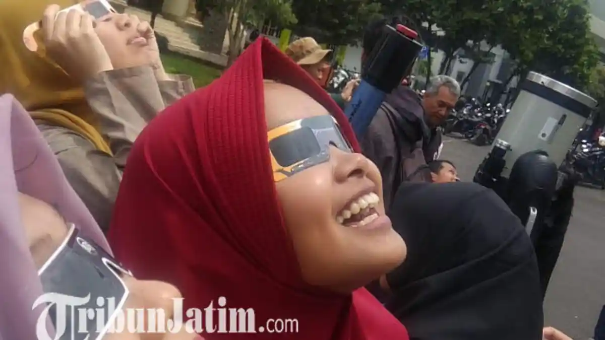 Mahasiswa UIN Maliki Malang Lakukan Pengamatan Gerhana Matahari Cincin