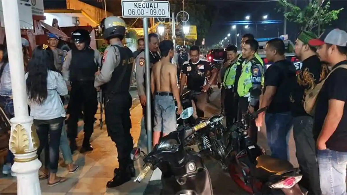 Tim Elang Polrestabes Semarang Amankan 6 Remaja Mabuk, 4 di Antaranya Perempuan
