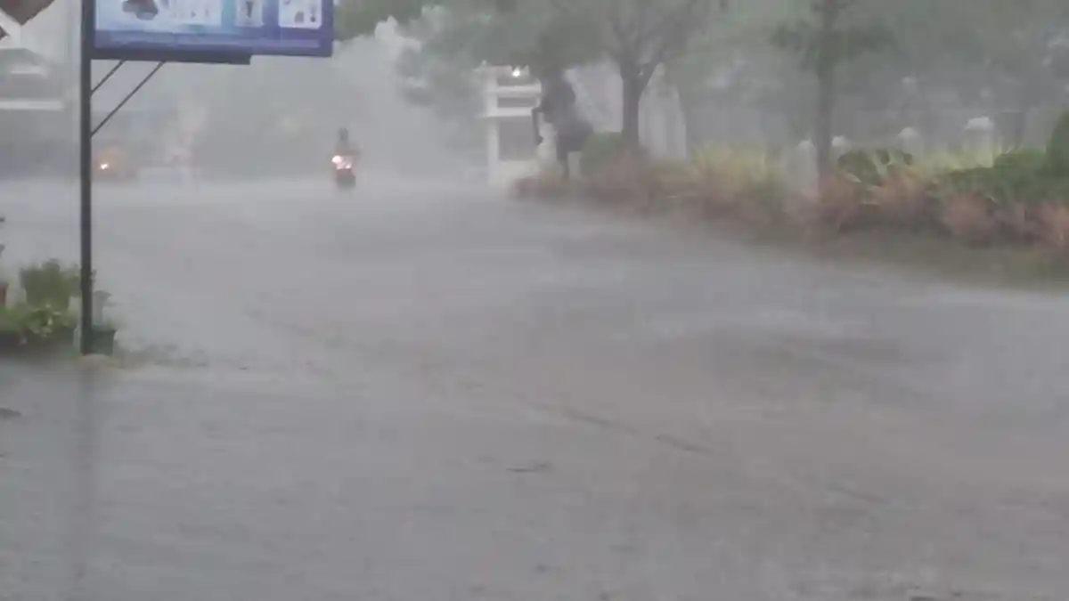 Cuaca Ekstrim Landa Wilayah Kota dan Muaro Jambi Sore ini