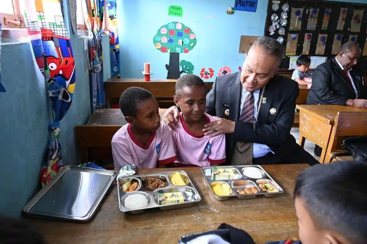 Pendidikan Gratis untuk Papua Jauh Lebih Penting Ketimbang Program Makan Bergizi Prabowo