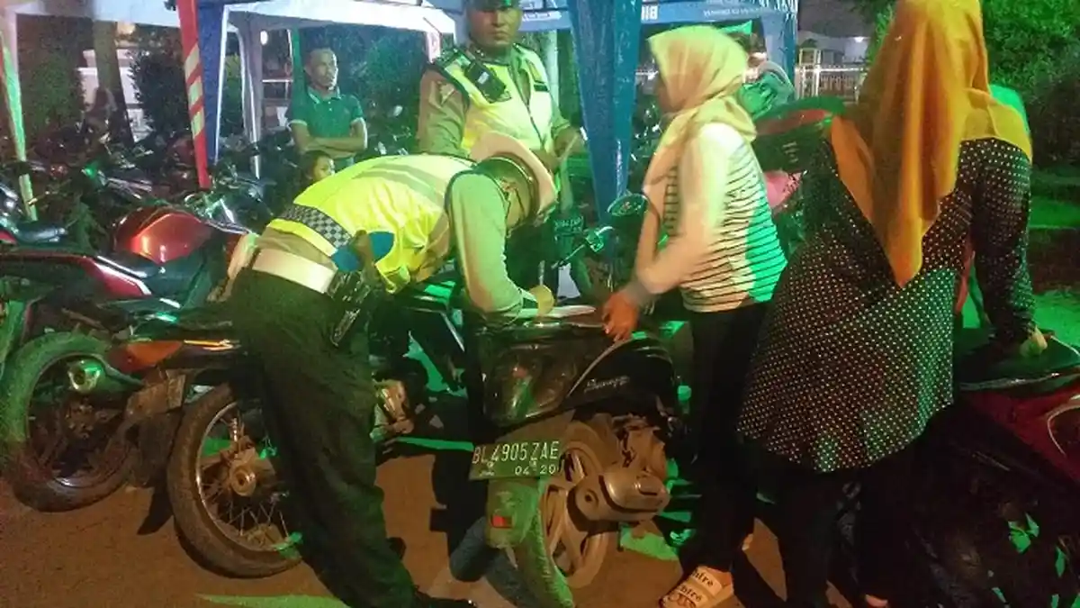 Belasan Sepeda Motor ABG Bireuen Terjaring Razia Hingga Ditilang Petugas, Ini Penyebabnya