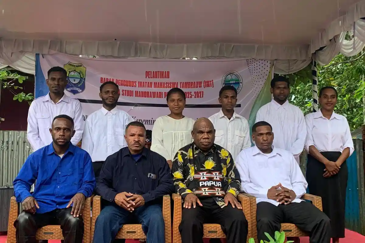 Wabup Paulus Ajambuani Lantik Pengurus Ikatan Mahasiswa Tambrauw di Manokwari