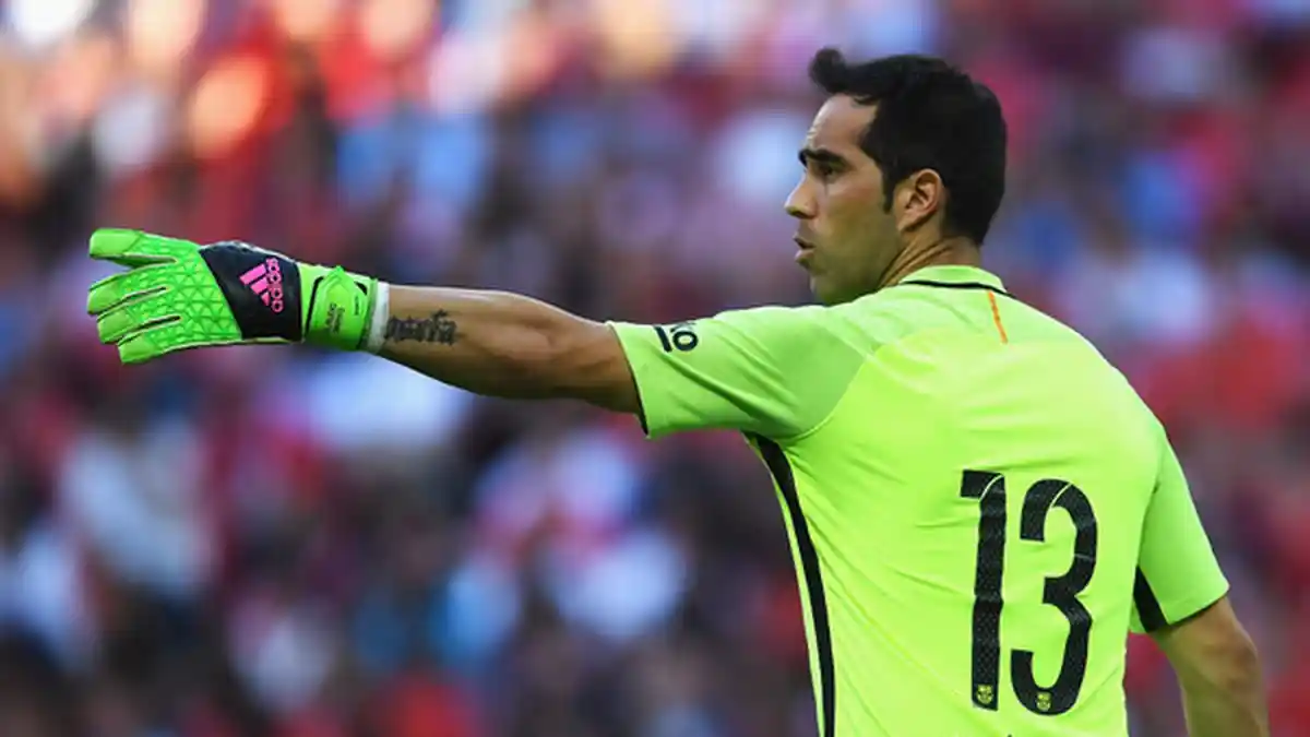 Claudio Bravo Tinggalkan Barcelona Kalau Sudah Ada Pengggantinya