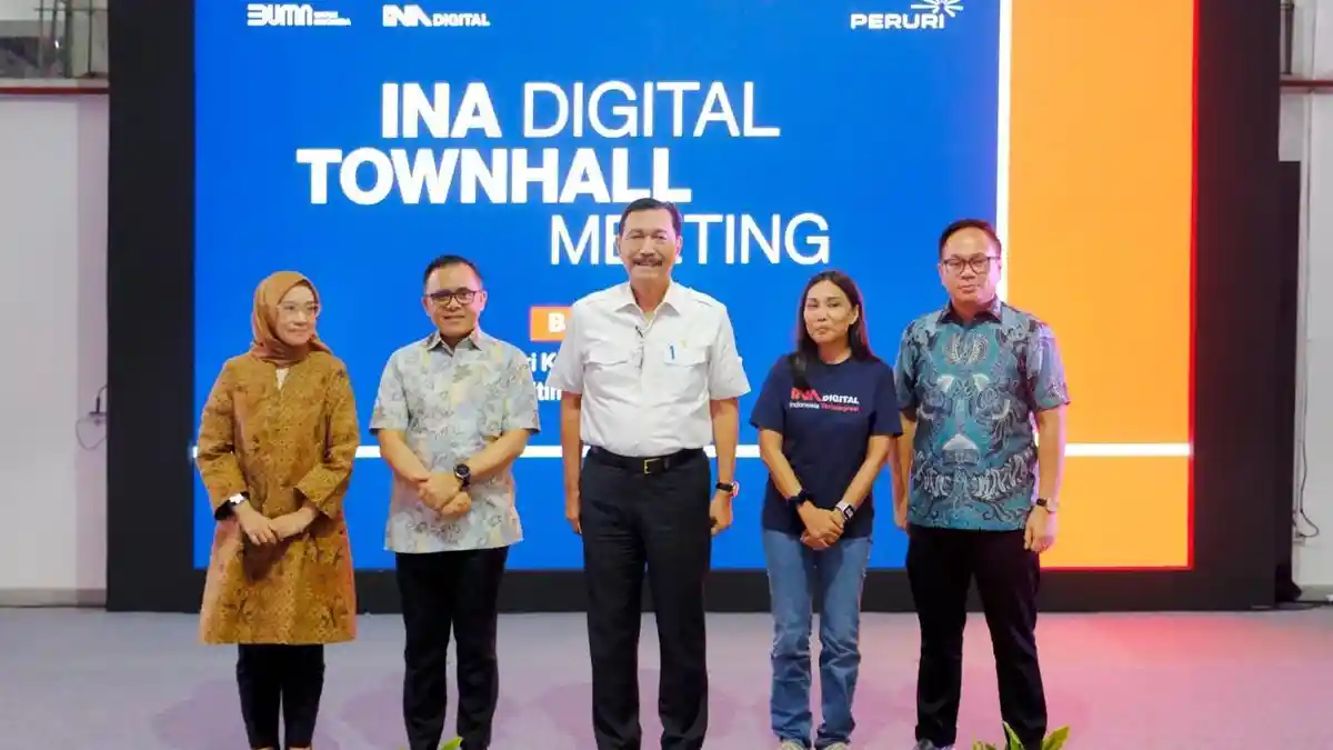 Diresmikan Jokowi, Menteri Luhut Tinjau Area Kerja INA Digital di Jakarta Selatan