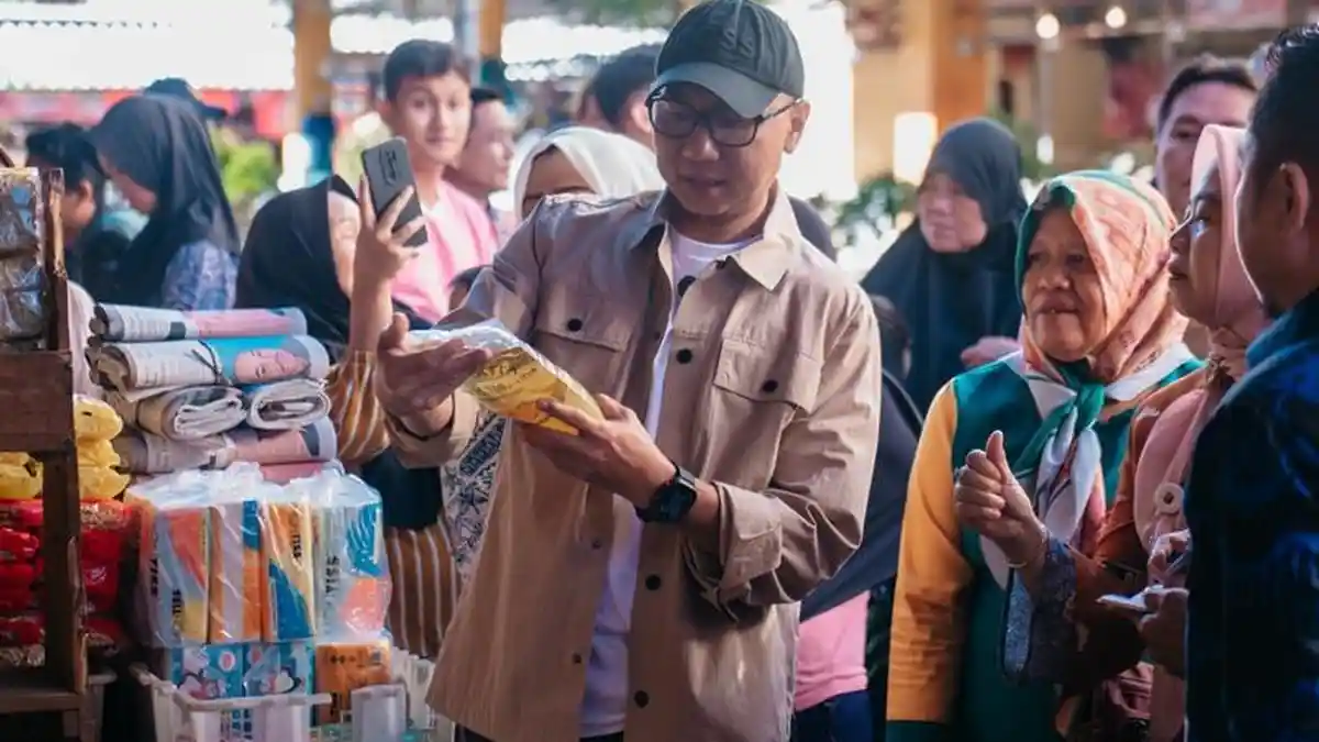 Gubernur Mirza Sidak Pasar Natar, Temukan Harga Minyak Goreng di Atas HET