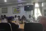 Komisi-II-DPRD-Kota-Bandung-menggelar-rapat-kerja-terkait-Penggunaan-Tapping-Box.jpg