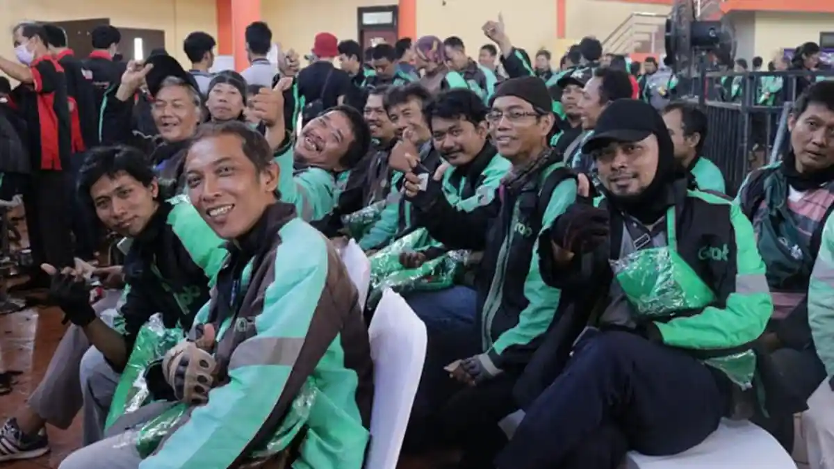 15 Ribu Driver Ojek Online Grab Bike di Bogor Dapat Jaket Baru