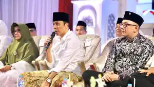 Wakil-Ketua-DPRD-Jatim-Deni-Wicaksono-Batik-Hitam-di-Haul-Ke-77-Gubernur-Soeryo-di-Magetan.jpg