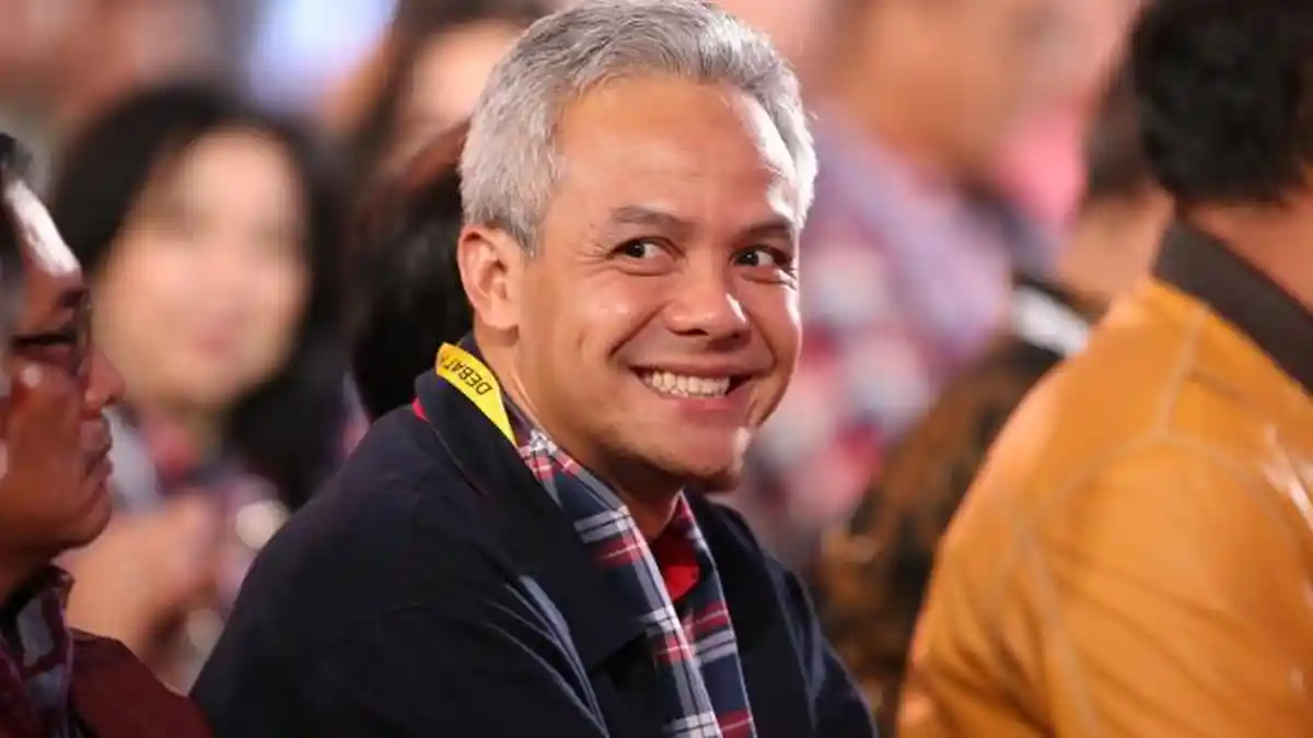 Ganjar Pranowo Meneteskan Air Mata, Minta Maaf Adanya Penolakan Jenazah Perawat Positif Covid-19