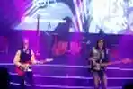 Aksi Panggung Koes Plus Pada Konser Jakarta Dekade
