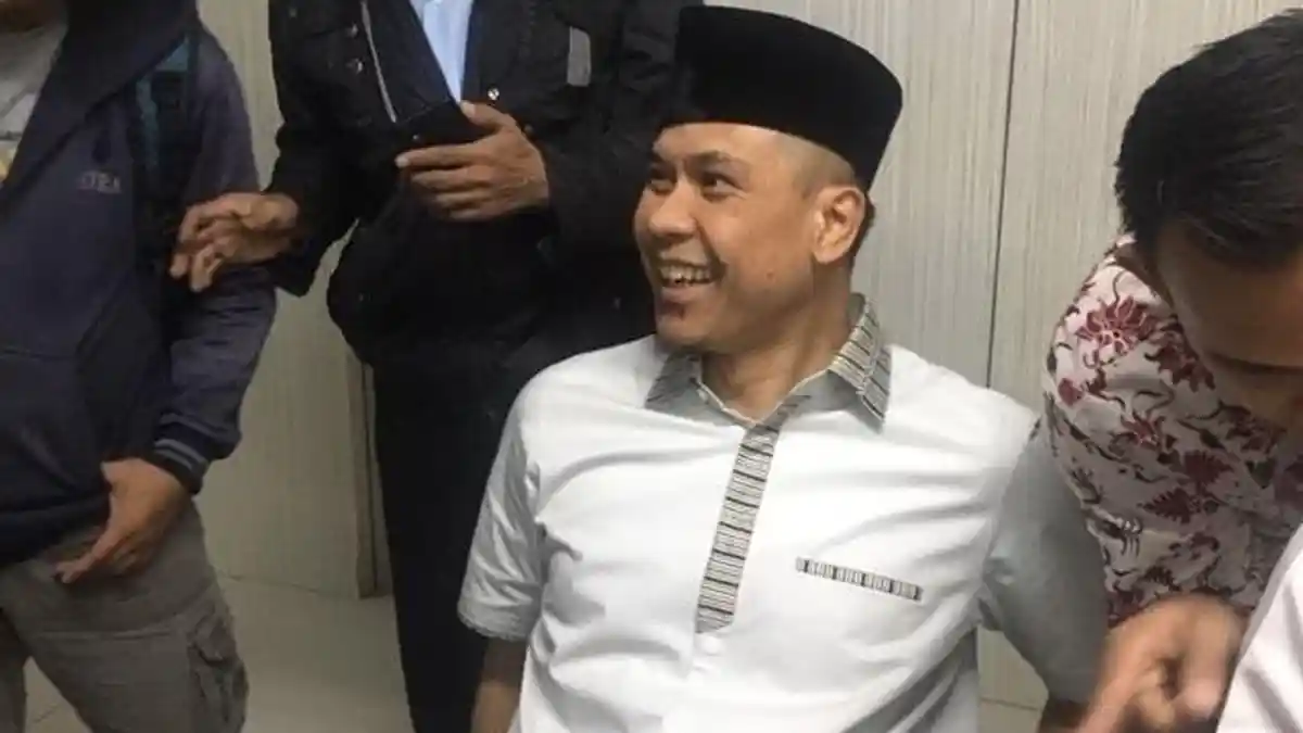 Polisi Konfrontasi Munarman Dengan Tersangka Penganiayaan Ninoy Karundeng