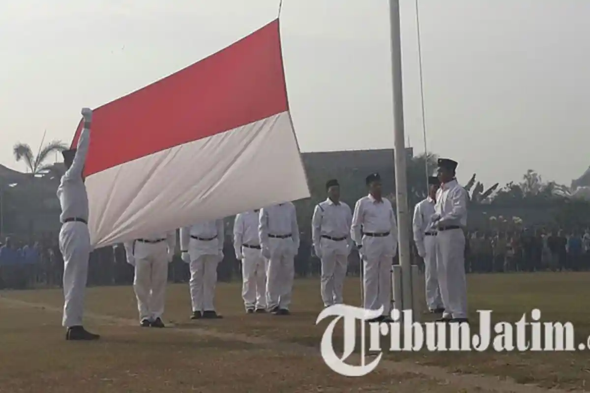 VIDEO: Begini Aksi Umar Patek Saat Jadi Pasukan Pengibar Bendera di Lapas Klas I Surabaya