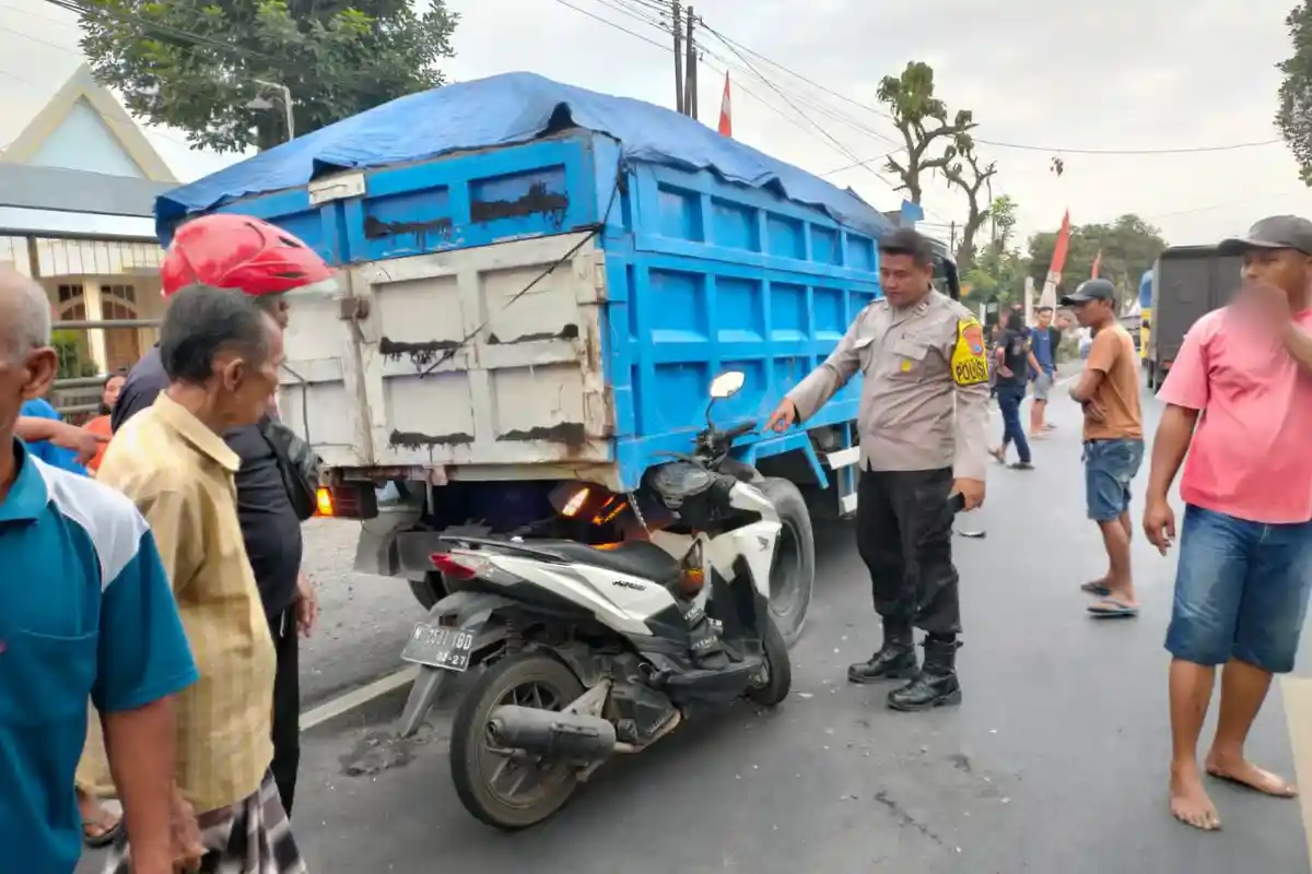 Dua Pelajar di Lumajang Tewas Usai Tabrak Dump Truk Pasir Terparkir di Pinggir Jalan