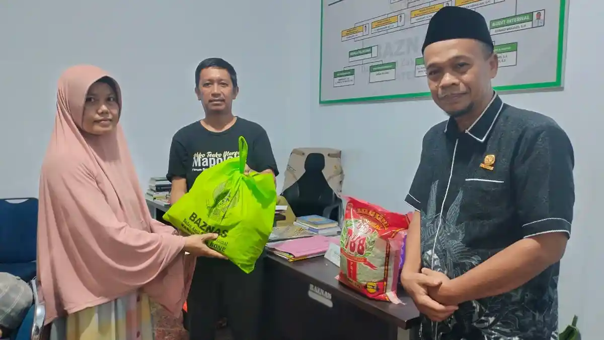 Metro Loni Terima Bantuan Baznas Berkat Kepedulian Kepala KUA Ulaweng Bone