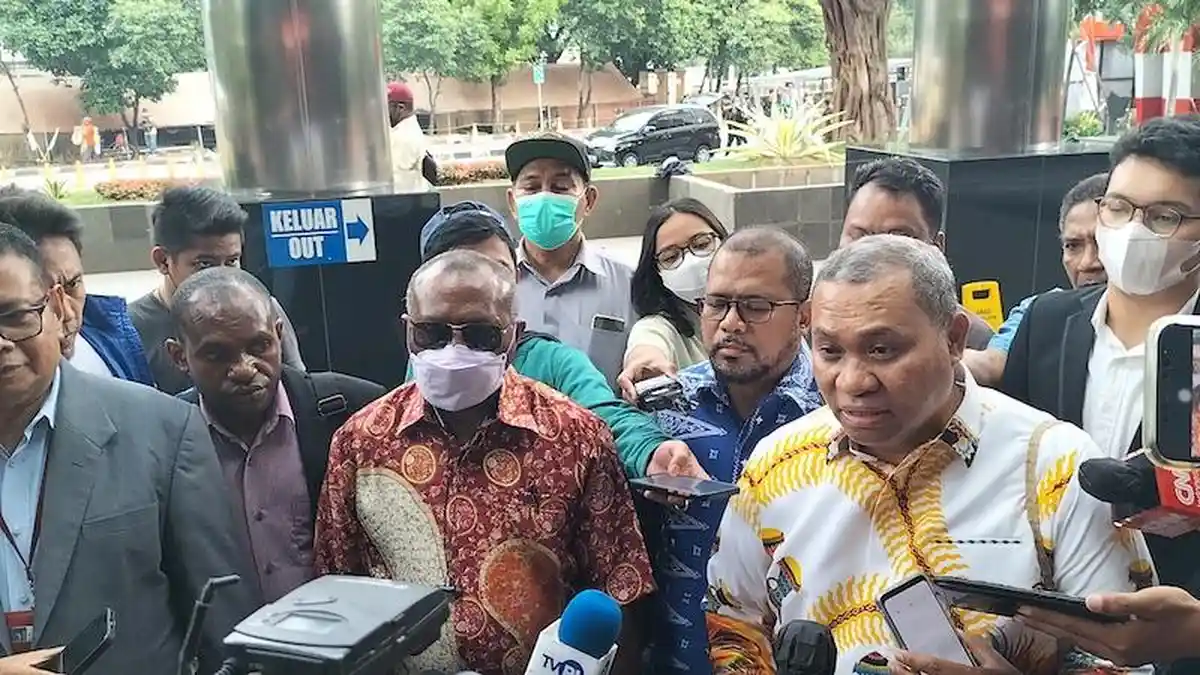 Tim Hukum Gubernur Papua Lukas Enembe Sambangi Gedung KPK, Ada Apa?