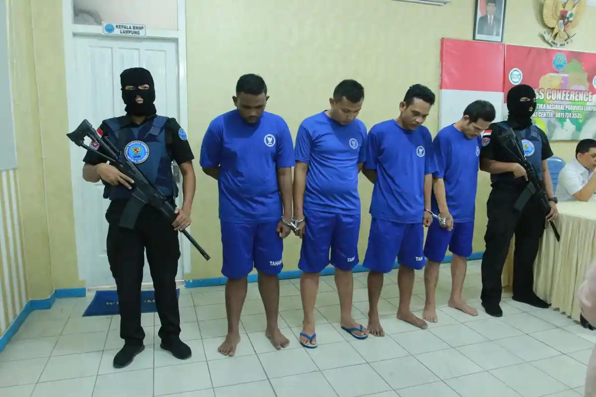 BREAKING NEWS - Bandar Sabu 7 Kg Dibekuk BNNP Lampung Saat Hendak Salat Subuh di Masjid